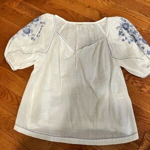 NWOT! Max Studio White embroidered peasant blouse